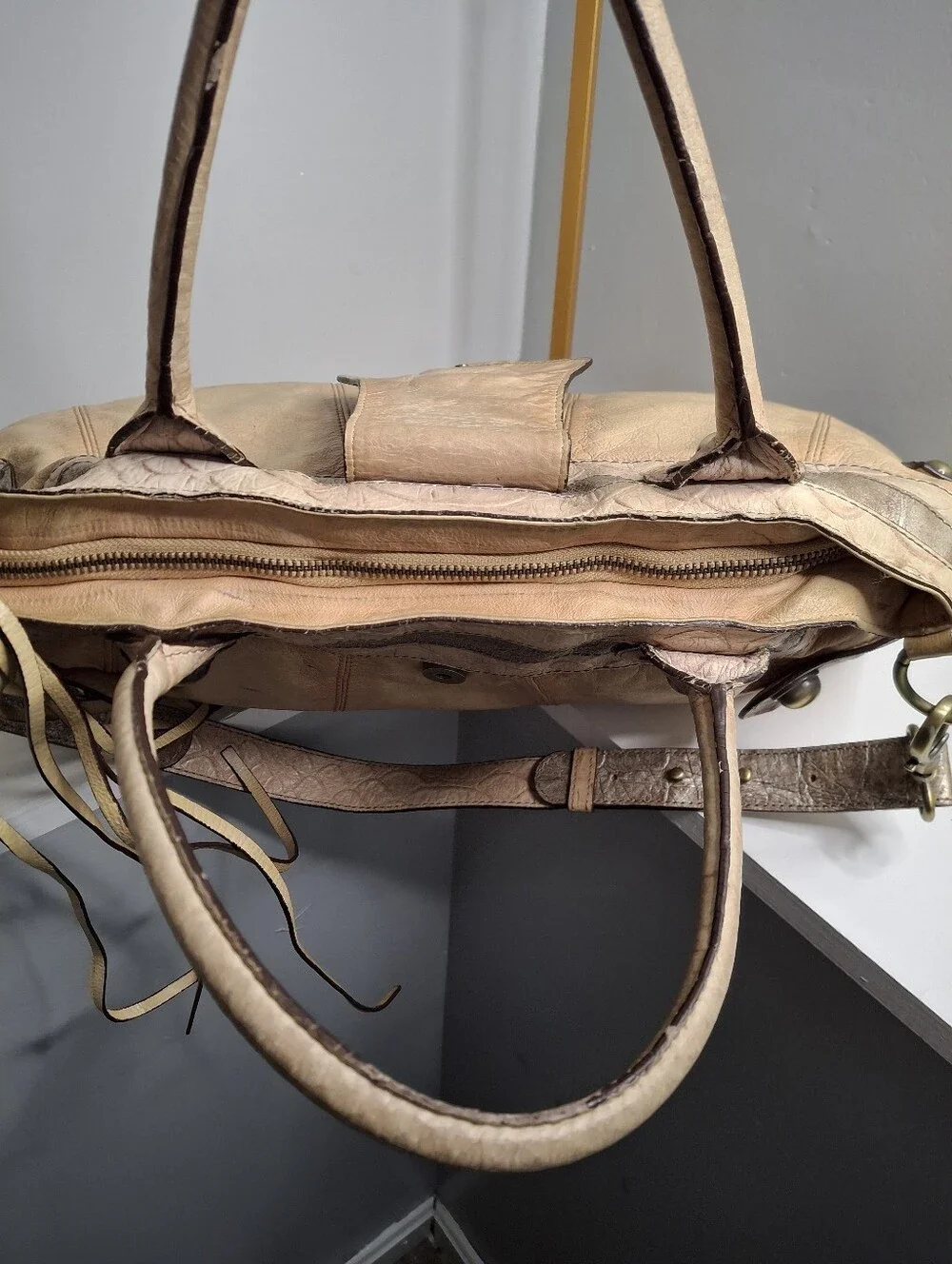 GUESS Collection Vintage Y2K Large Tan Satchel Shoulder Bag Tassel